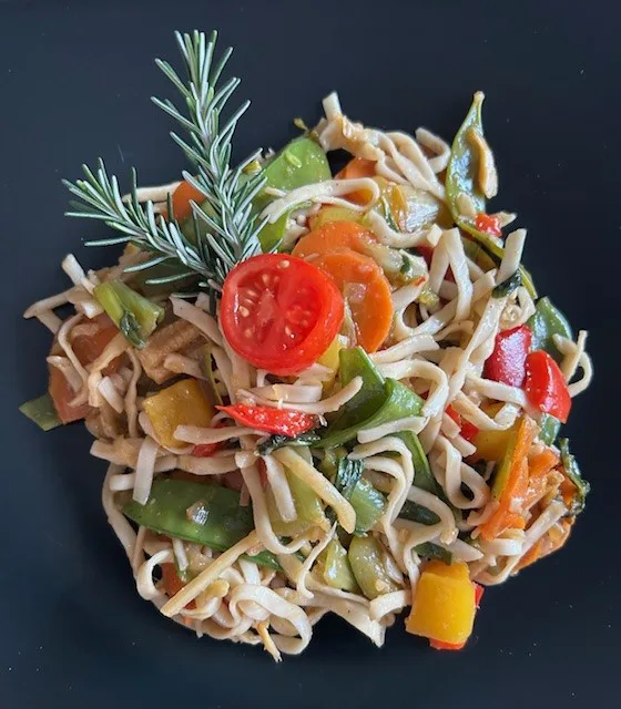 Gebratene Asianudeln mit Gemüse
