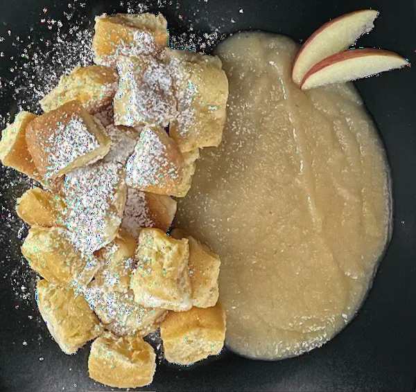 Kaiserschmarrn mit Apfelmus