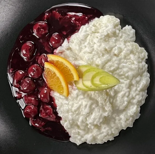 Milchreis mit Sauerkirschen