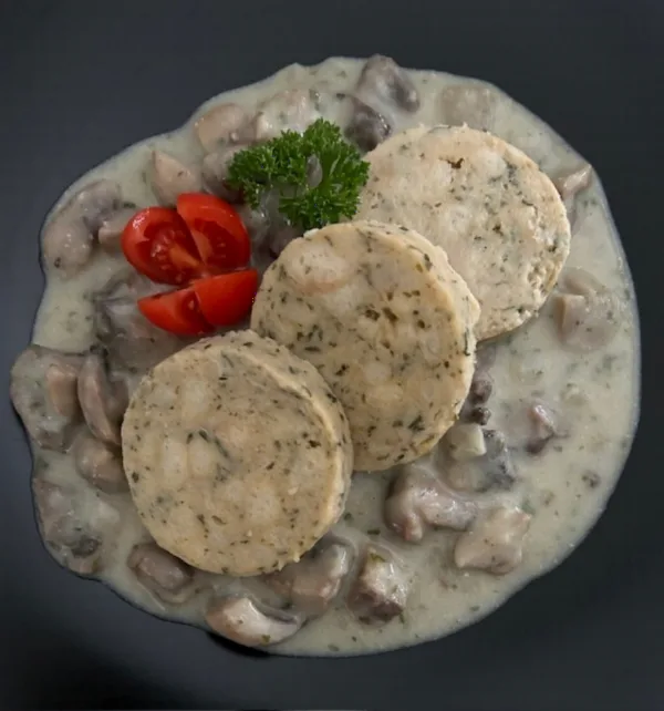 Waldpilzragout mit Serviettenknödel